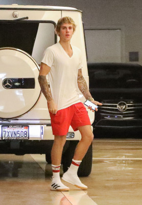 17.11 | Justin Bieber em Hollywood, Califórnia