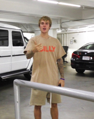 27.11 | Justin Bieber em Beverly Hills, Califórnia