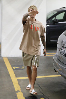 27.11 | Justin Bieber em Beverly Hills, Califórnia
