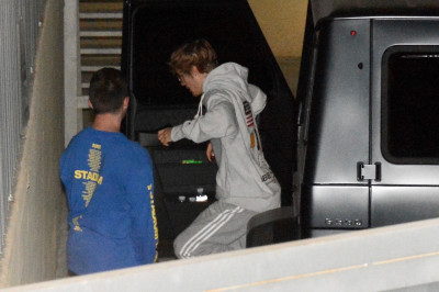 29.11 | Justin Bieber chegando no Saban Theatre em Beverly Hills, Califórnia