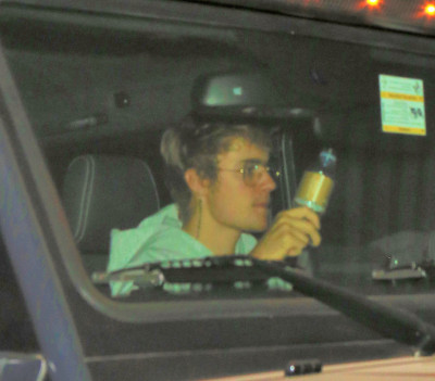29.11 | Justin Bieber chegando no Saban Theatre em Beverly Hills, Califórnia