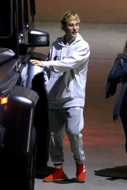 29.11 | Justin Bieber deixando no Saban Theatre em Beverly Hills, Califórnia