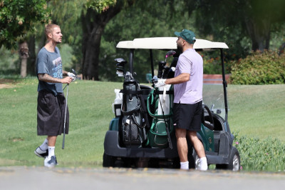 09.06 | Justin e Neima Khaila jogando golf em Los Angeles