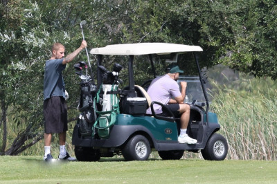 09.06 | Justin e Neima Khaila jogando golf em Los Angeles