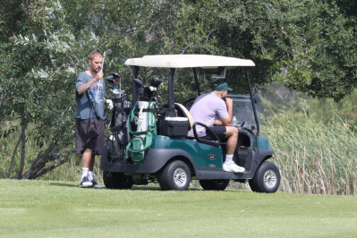 09.06 | Justin e Neima Khaila jogando golf em Los Angeles