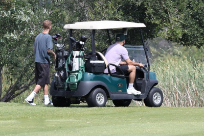 09.06 | Justin e Neima Khaila jogando golf em Los Angeles