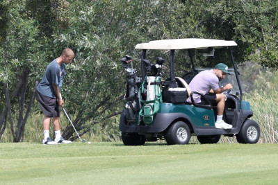09.06 | Justin e Neima Khaila jogando golf em Los Angeles