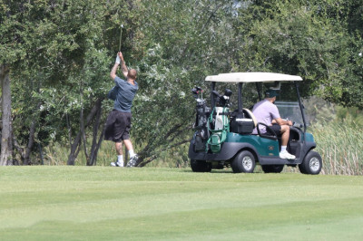 09.06 | Justin e Neima Khaila jogando golf em Los Angeles
