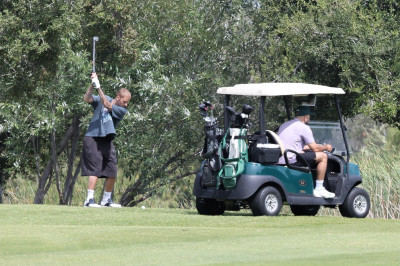09.06 | Justin e Neima Khaila jogando golf em Los Angeles