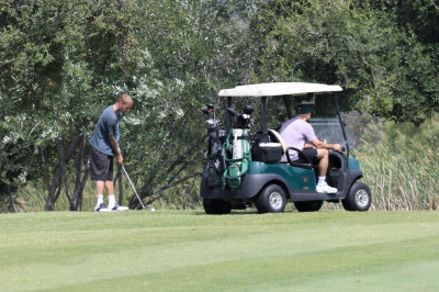 09.06 | Justin e Neima Khaila jogando golf em Los Angeles