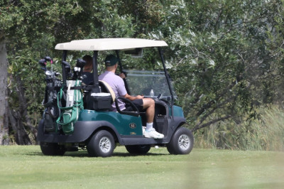 09.06 | Justin e Neima Khaila jogando golf em Los Angeles