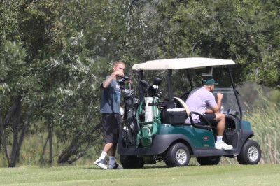 09.06 | Justin e Neima Khaila jogando golf em Los Angeles