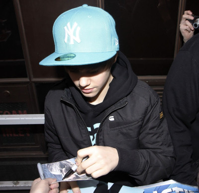 18.03 | Justin Bieber deixando a rádio 1 em Londres