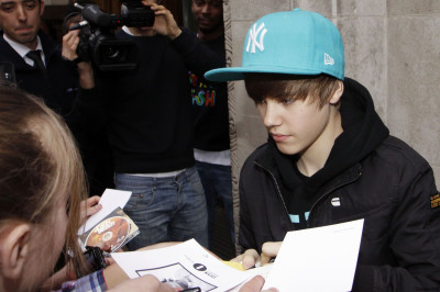 18.03 | Justin Bieber deixando a rádio 1 em Londres