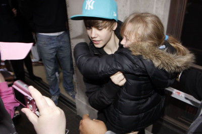 18.03 | Justin Bieber deixando a rádio 1 em Londres