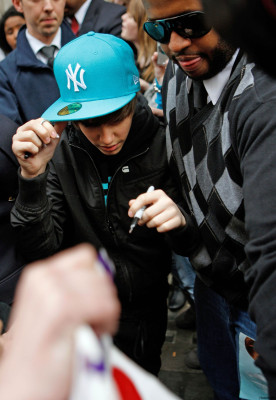 18.03 | Justin Bieber deixando a rádio 1 em Londres