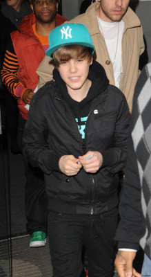 18.03 | Justin Bieber deixando a rádio 1 em Londres