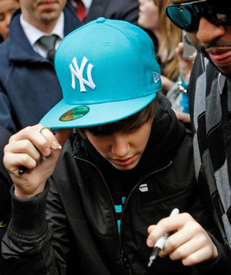 18.03 | Justin Bieber deixando a rádio 1 em Londres