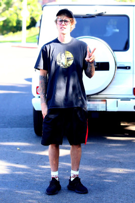 12.04 | Justin Bieber no Runyon Canyon Park em Los Angeles, Califórnia