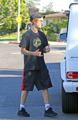 12.04 | Justin Bieber no Runyon Canyon Park em Los Angeles, Califórnia