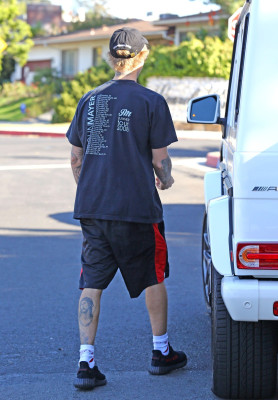 12.04 | Justin Bieber no Runyon Canyon Park em Los Angeles, Califórnia