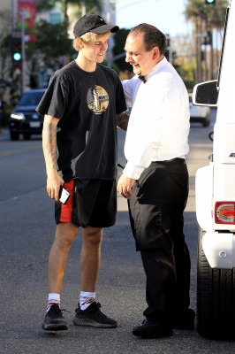 12.04 | Justin Bieber chegando no II Pastaio em Beverly Hills, Califórnia