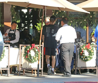 12.04 | Justin Bieber deixando o II Pastaio em Beverly Hills, Califórnia