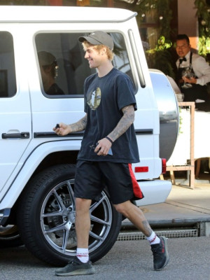 12.04 | Justin Bieber deixando o II Pastaio em Beverly Hills, Califórnia