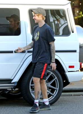 12.04 | Justin Bieber deixando o II Pastaio em Beverly Hills, Califórnia