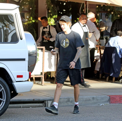 12.04 | Justin Bieber deixando o II Pastaio em Beverly Hills, Califórnia