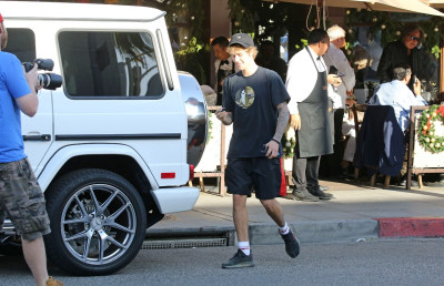 12.04 | Justin Bieber deixando o II Pastaio em Beverly Hills, Califórnia