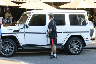 12.04 | Justin Bieber deixando o II Pastaio em Beverly Hills, Califórnia