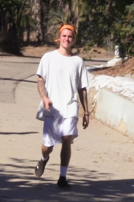 12.05 | Justin Bieber no Runyon Canyon Park em Los Angeles, Califórnia
