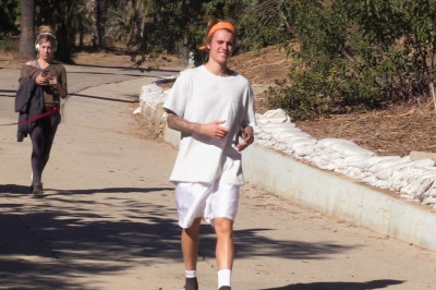 12.05 | Justin Bieber no Runyon Canyon Park em Los Angeles, Califórnia