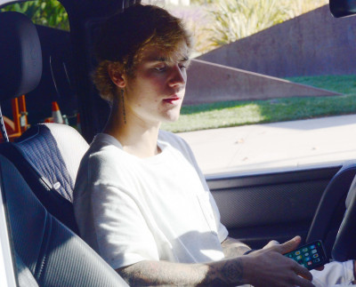 12.05 | Justin Bieber em Beverly Hills, na Califórnia