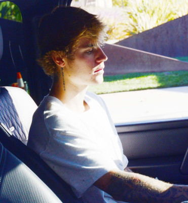 12.05 | Justin Bieber em Beverly Hills, na Califórnia
