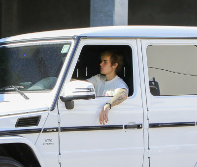 12.06 | Justin Bieber em Beverly Hills, Califórnia