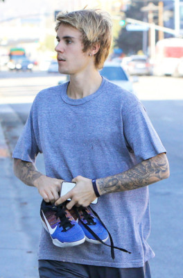 12.07 | Justin Bieber chegando no Equinox em Beverly Hills, Califórnia