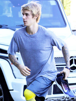 12.07 | Justin Bieber chegando no Equinox em Beverly Hills, Califórnia