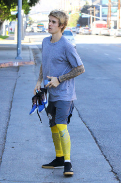 12.07 | Justin Bieber chegando no Equinox em Beverly Hills, Califórnia