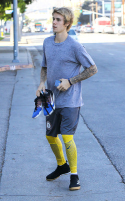 12.07 | Justin Bieber chegando no Equinox em Beverly Hills, Califórnia