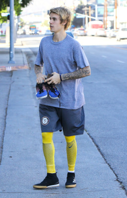 12.07 | Justin Bieber chegando no Equinox em Beverly Hills, Califórnia