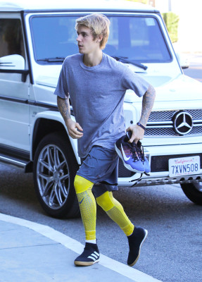 12.07 | Justin Bieber chegando no Equinox em Beverly Hills, Califórnia