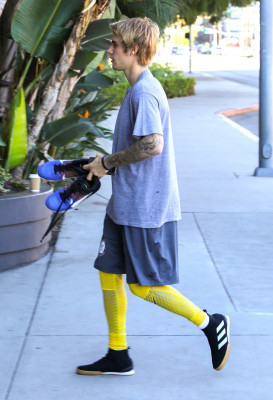 12.07 | Justin Bieber chegando no Equinox em Beverly Hills, Califórnia
