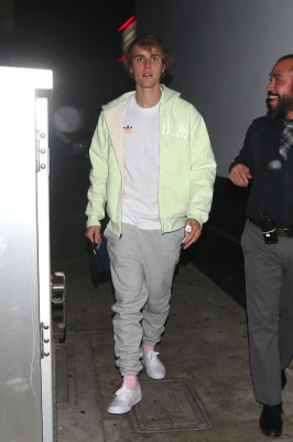 12.10 | Justin Bieber deixando o Villa Lounge em West Hollywood, Califórnia