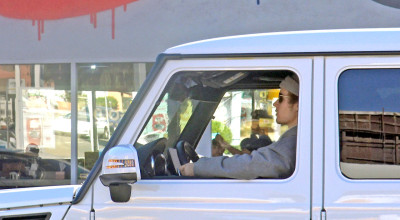 12.12 | Justin Bieber chegando no Jim Henson Company Lot em Los Angeles, Califórnia