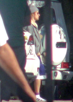 12.12 | Justin Bieber chegando no Jim Henson Company Lot em Los Angeles, Califórnia