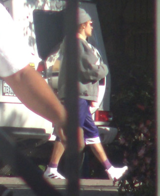 12.12 | Justin Bieber chegando no Jim Henson Company Lot em Los Angeles, Califórnia