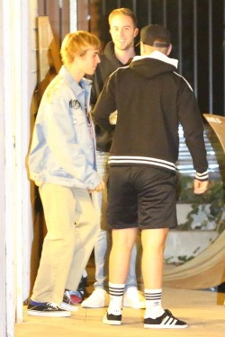13.12 | Justin Bieber deixando o Saban Theatre em Beverly Hills, Califórnia