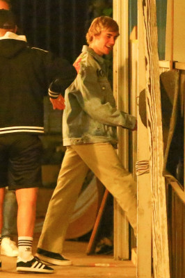 13.12 | Justin Bieber deixando o Saban Theatre em Beverly Hills, Califórnia